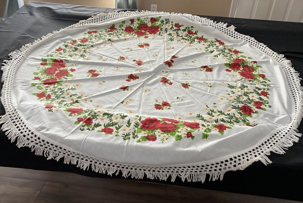 Vintage 1950S Style 60 Inch Round White Tablecloth, Red Roses And Tassels